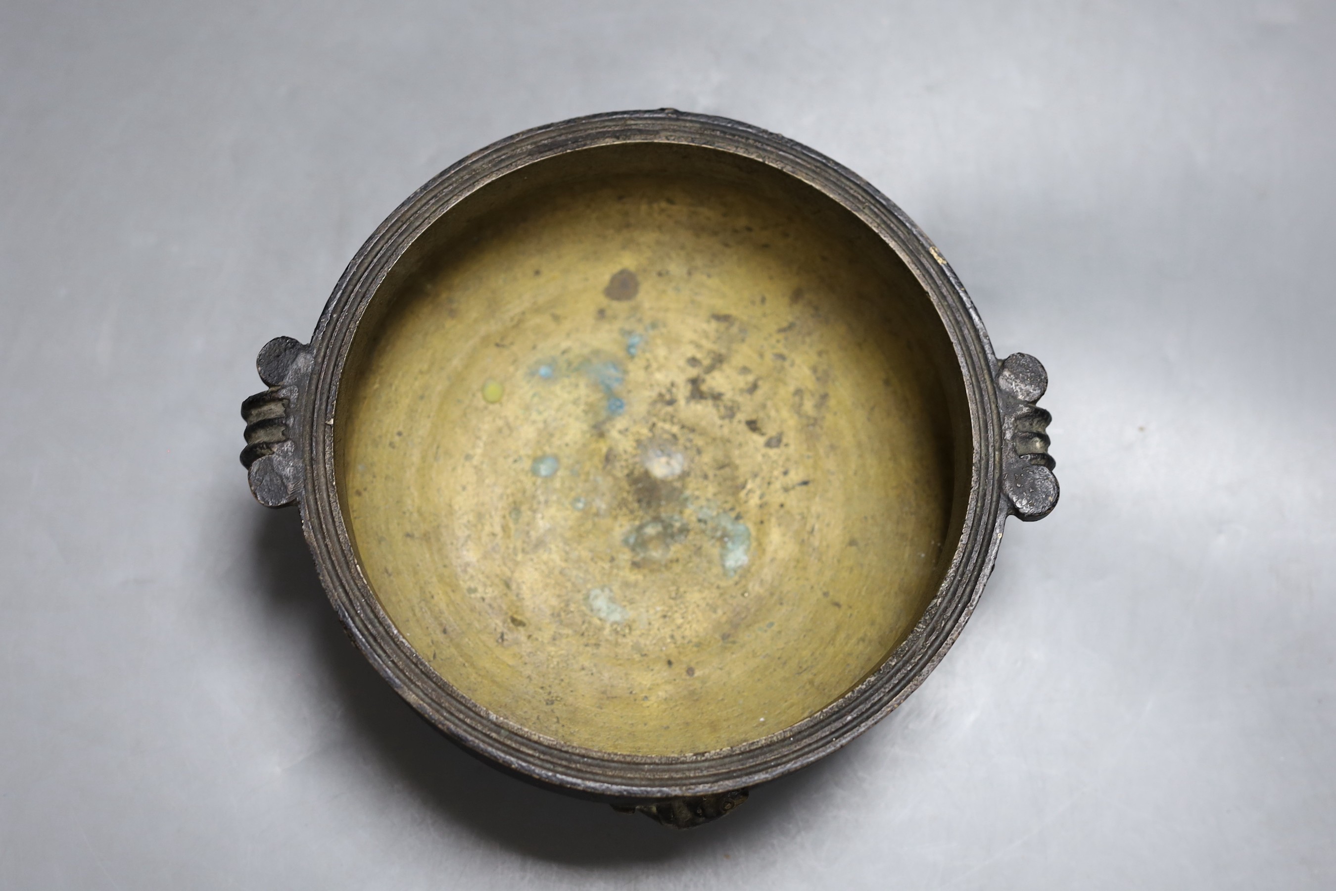 A Southern Indian bronze Urli vessel, 22cm handle to handle